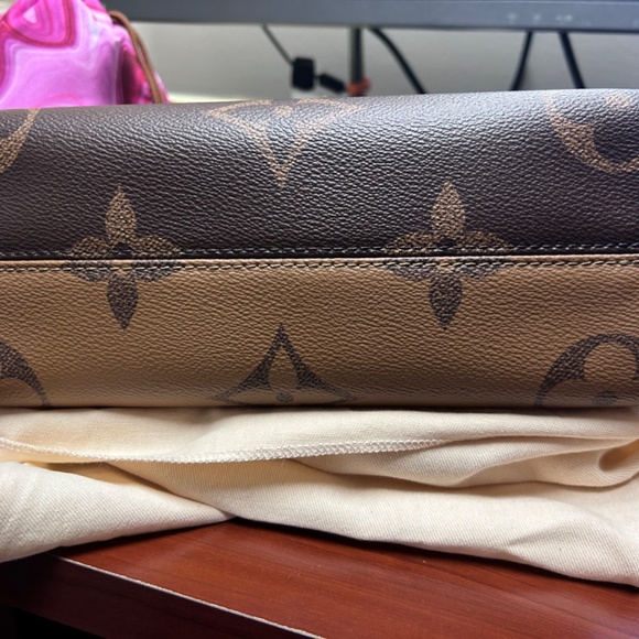 3100$ with wallet and strap - Picture 6 of 14